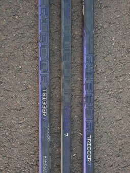 Hokejky CCM Tacks AS-V, Ribcor 7, 8 Pro. Prava strana R - 12