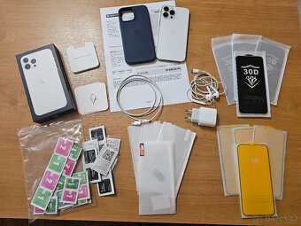 iPhone 13 Pro Max 256Gb Silver s bohatým příslušenstvím TOP - 12