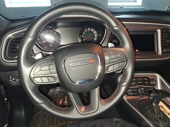 Dodge Challenger - 12