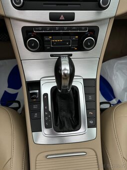 VOLKSWAGEN PASSAT B7 - 12