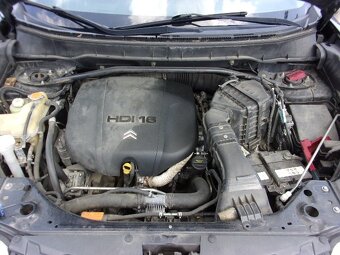 Citroën C-Crosser 2,2 HDi 7míst - 12