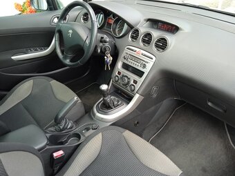 Peugeot 308 SW 1.6 HDi 7 míst - 12