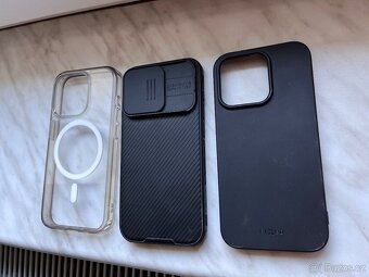 Poškozeny IPhone 15 Pro, funkční - 12