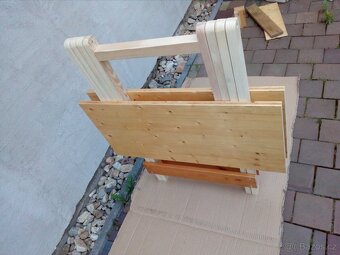 Prodám skládací stůl ze dřeva 75x80 - 12