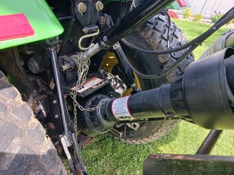 Traktor John Deere 2520 HST - 12