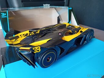 Bugatti  a  Ferrari    1:18  Burago - 12