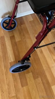 ROSE - čtyřkolové chodítko se stupačkou - 12