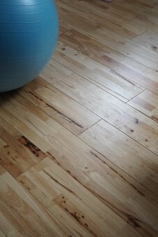 Celomasivní dřevěná podlaha HEVEA - 599,- Kč/ m2 - 12