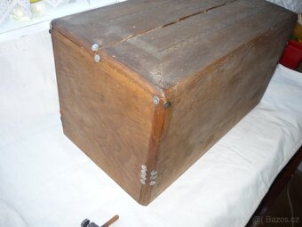 Starožitný lodičkový šicí stroj - KLENOTY S VŮNÍ OLEJE - 12