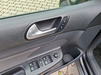 VW GOLF 5,, 1,6i BENZIN 75 KW= KLASIKA  ZA  59000 KČ - 12