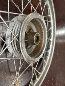 Predám kolo s plášťom, stred kola s ráfkem JAWA pionier 555 - 12