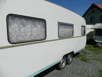 Prostorný dvouosý karavan Tabbert - 12