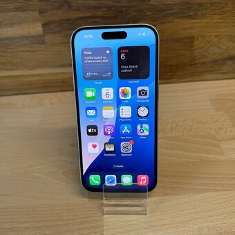 iPhone 15 128GB světle zelený (12 měsíců záruka) - 12