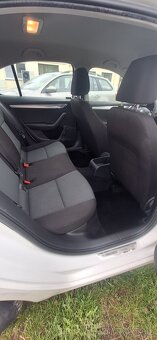 Škoda Octavia 1.6 TDI 77 kw - 12