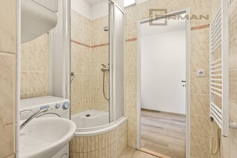 Prodej 1kk po rekonstrukci s nadstandardní lodžií a krásným  - 12