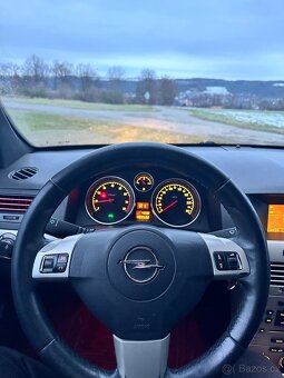 Opel Astra H 1.6 85kw automat - 12