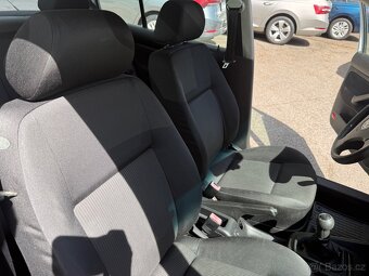 🚗 VW Bora 1.6 benzín – držák Rv 2003 - 12