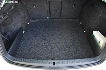 Škoda Octavia Combi 2.0TDi DSG STYLE LED ACC NAVI DPH - 12