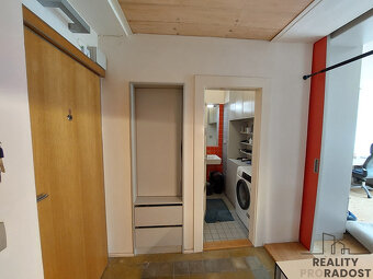Pronájem bytu 2+KK, 47m2 + balkon 3m2, Praha 3, Biskupcova u - 12
