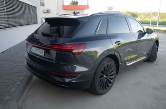 Audi E-tron 55 quattro Advanced - 12