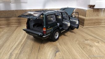 Model Toyota Land Cruiser LC80 1:18 Keng Fai - 12