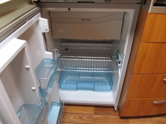 Prodám karavan Hobby 460 ufe,r.v.2008 + mover ,markýza, stan - 12