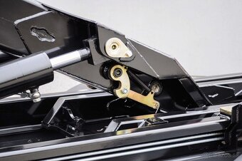 NOVÝ HÁKOVÝ NOSIČ KONTEJNERŮ HYDRAULICKÁ RUKA MERCEDES 12T - 12