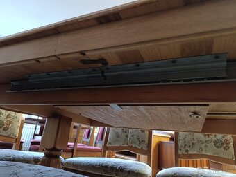 Rustikální jídelní set, rozkládací stůl, 6 židlí, masív - 12