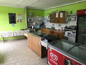 Prodej komerčního RD s bydlením, zahradou a garáži Morkovice - 12