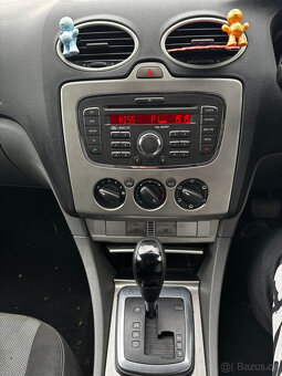 Ford Focus 1.6i 74kW, RV 2010, Alu, Klima, AUTOMAT, Anglie - 12