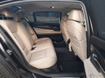 BMW 750 Li 4.4 V8 300 kW - 12