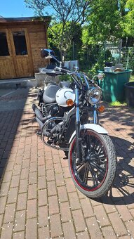 Kawasaki Vulcan 900 Custom - 12