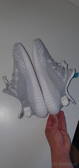 Úplně nové tenisky Yeezy Boost 350 V2 "Static" 43 - 12