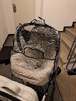 Isofix základna Maxi Cosi s autosedačkou - 12