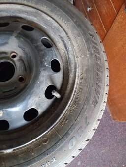 195/60/15 FIRESTONE FIREHAWK 700 - 12