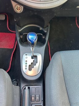Toyota Yaris 1,5 Hybrid 55 KW r.v. 2012 Automat - 12