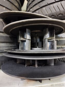 VW T4 - KRYTKA KOL ŠROUBŮ POKLIČKA  - UŽ JEN 1kus - 12