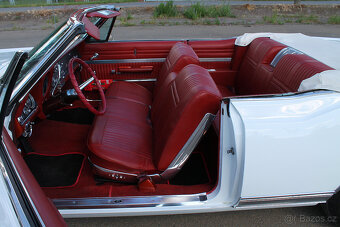 1966 Oldsmobile Delta 88 Convertible 425 V8 - po renovaci - 12
