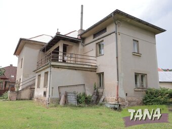 Prodej většího rodinného domu v obci Pecka, ev.č. 00048 - 12
