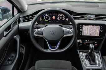 Volkswagen Passat Variant GTE Hybrid 160 kW - 43tis km - 12