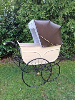 Starožitný kočárek pro miminko č. 1010 - 12