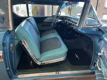 1958 Pontiac Bonneville Sportcoupe - 12