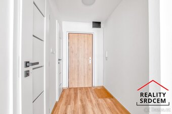 Pronájem moderního bytu 1+kk s lodžií, 27 m2, ul. Výškovická - 12