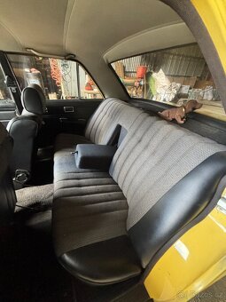 Mercedes Benz W 114/ 115 250D 4C - 12