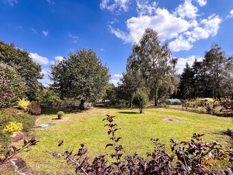 Stavební pozemek s okrasnou zahradou - 12