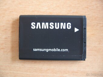 Tlačítkový mobil "véčko" zn. Samsung - 12