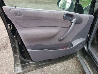 Mercedes A - 12