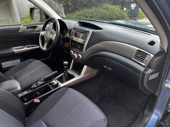 Subaru Forester 2.0 D 108kW 4x4 1. maj v ČR/Xenony/ALU R17 - 12