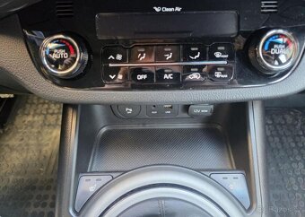 Kia Sportage 1.7-PREMIUM-NAVI-1.maj.-KŮŽE - 12