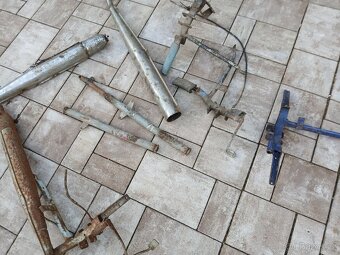 Jawa 50 pionyr - výfuky, krize - 12